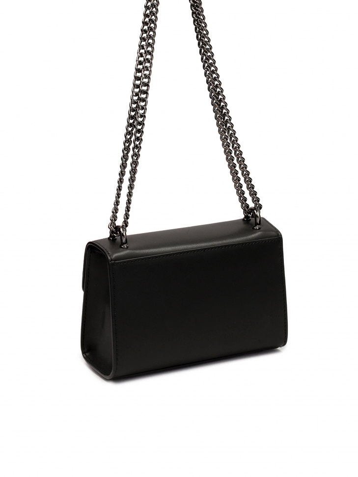 Mała sztywna torebka z dużym zapięciem