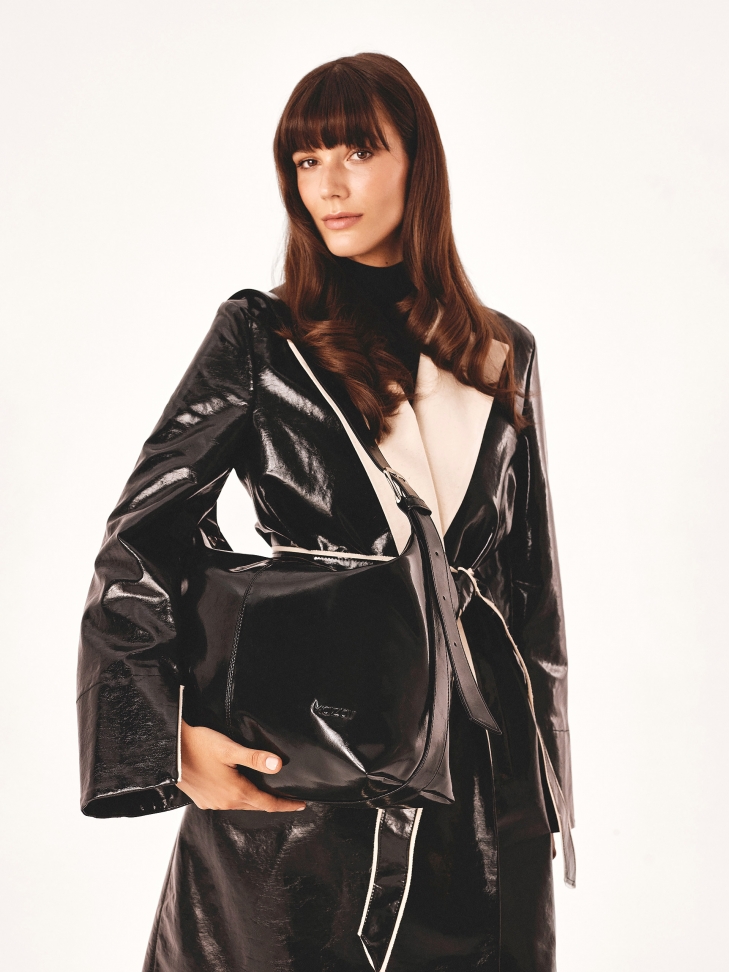 Minimalistyczna torebka z paskiem na ramię