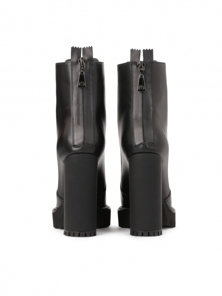 Skórzane botki z wysokim obcasem i suwakiem na tyle cholewki