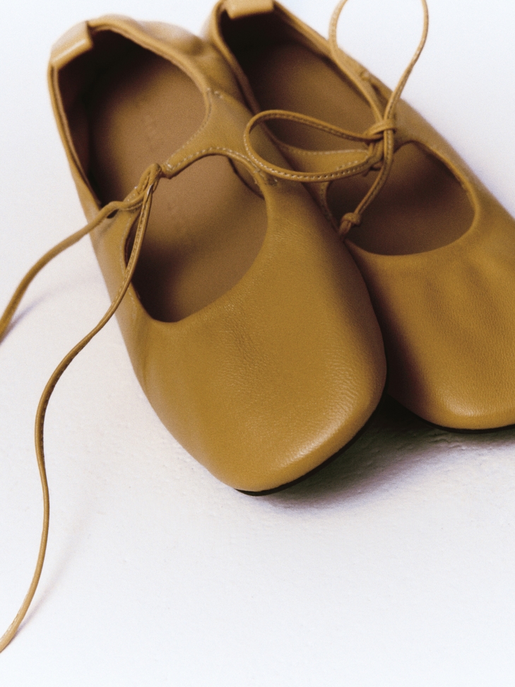 Wiązane baleriny z naturalnej skóry