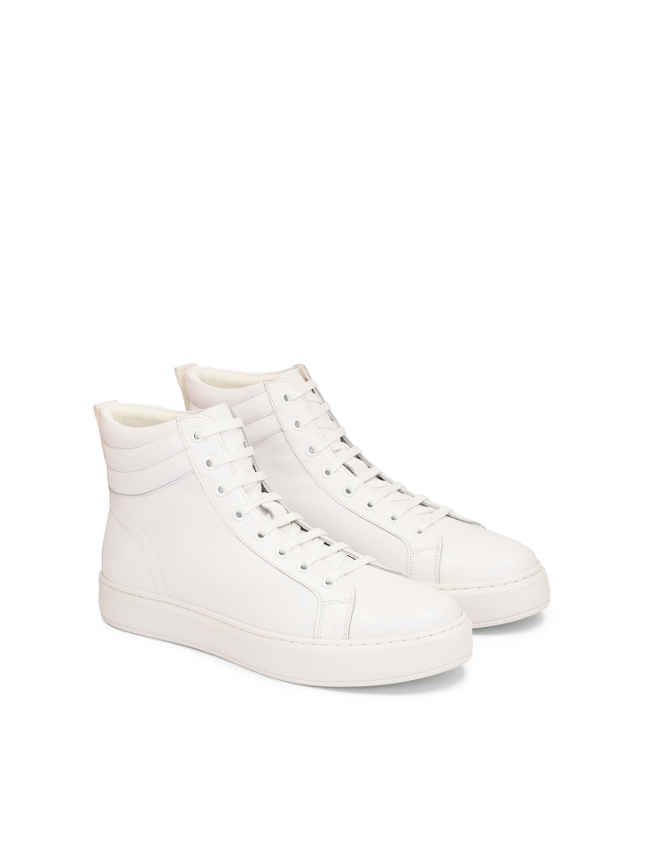 Ponadczasowe białe sneakersy męskie z wysoką cholewką