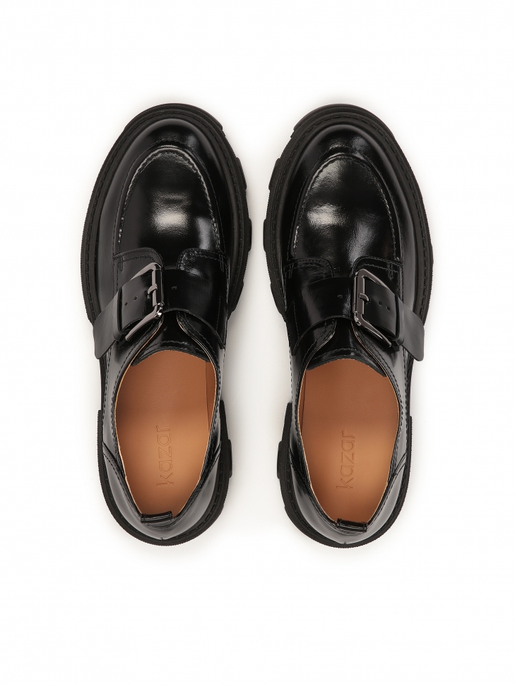 Skórzane półbuty z klamrą i podeszwą z protektorem