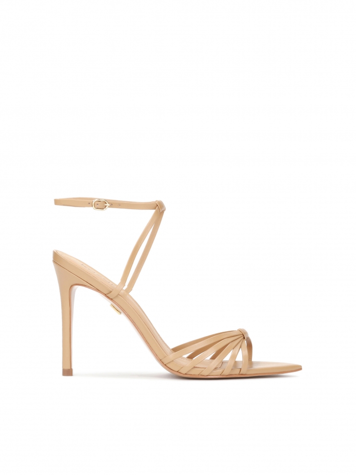 Skórzane sandały z efektownym paskiem