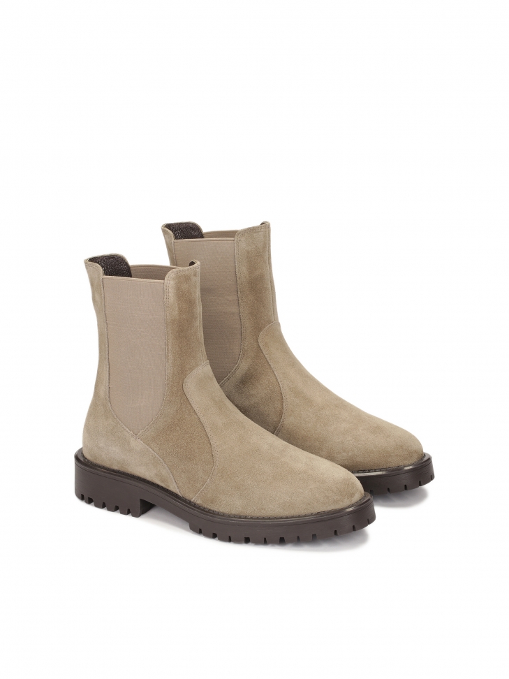 Wsuwane zamszowe botki na płaskiej podeszwie