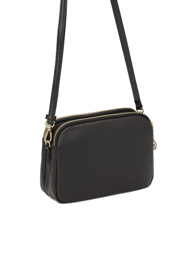 Mała czarna torebka na długim pasku