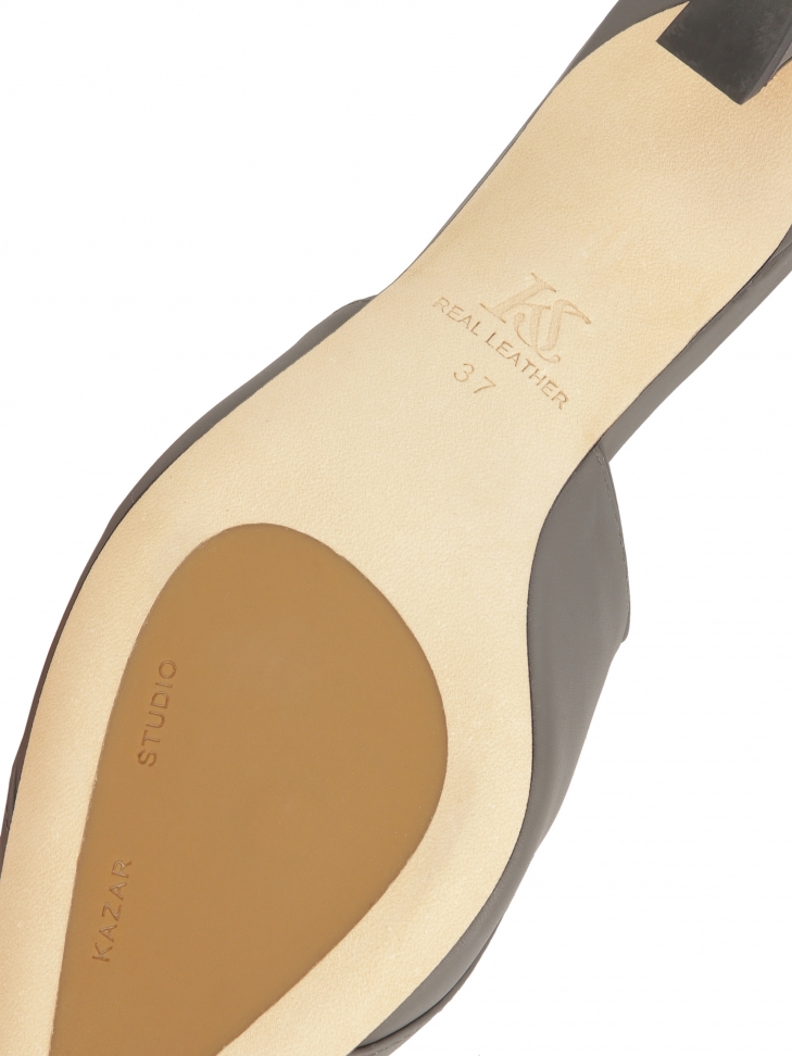 Skórzane czółenka z otwartą piętą