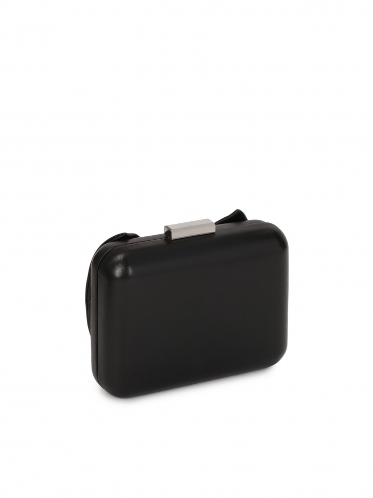 Mała czarna kopertówka z ozdobą