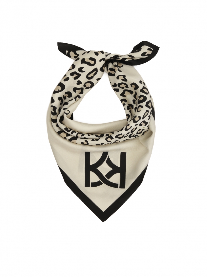 Jedwabna apaszka w panterkę