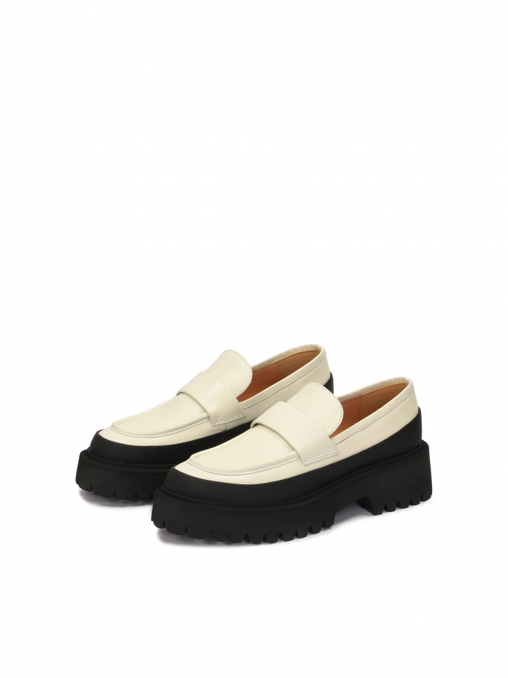 Kremowo-czarne półbuty ze skóry