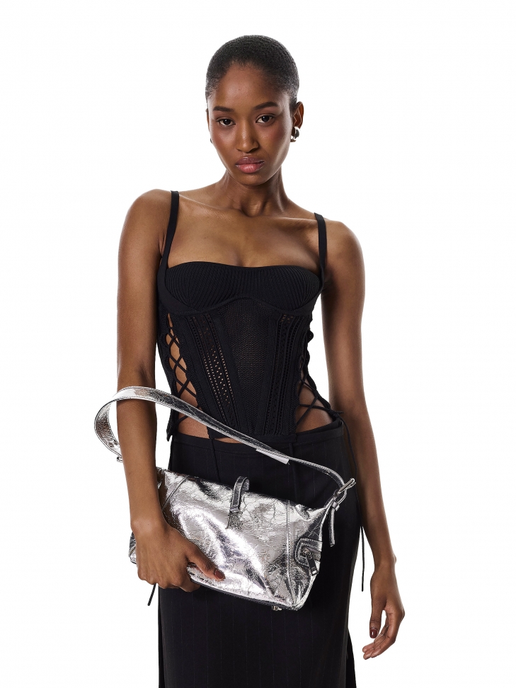 Srebrna torebka z metalizowanej skóry