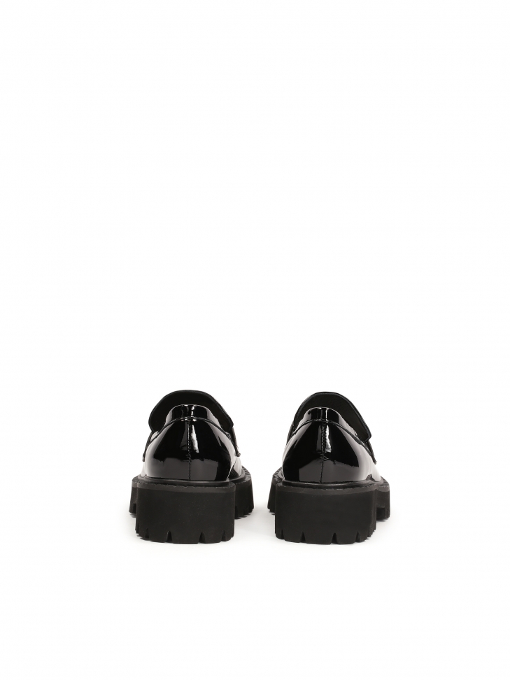 Lakierowane półbuty z podeszwą typu track