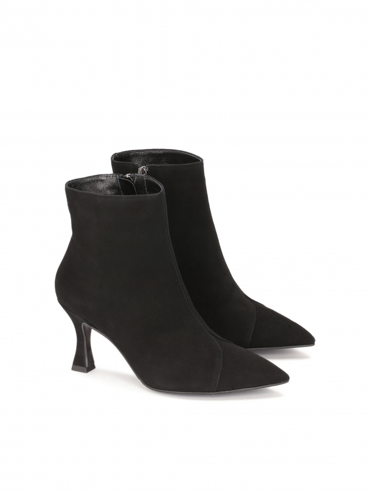 Zamszowe botki na smukłym obcasie