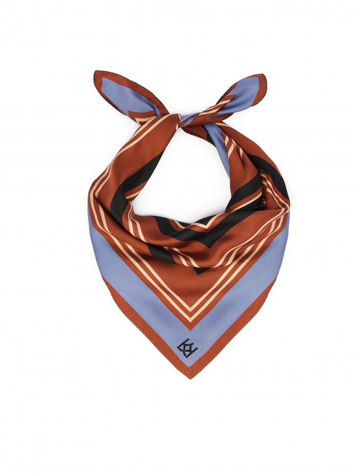 Jedwabna apaszka w kwadraty