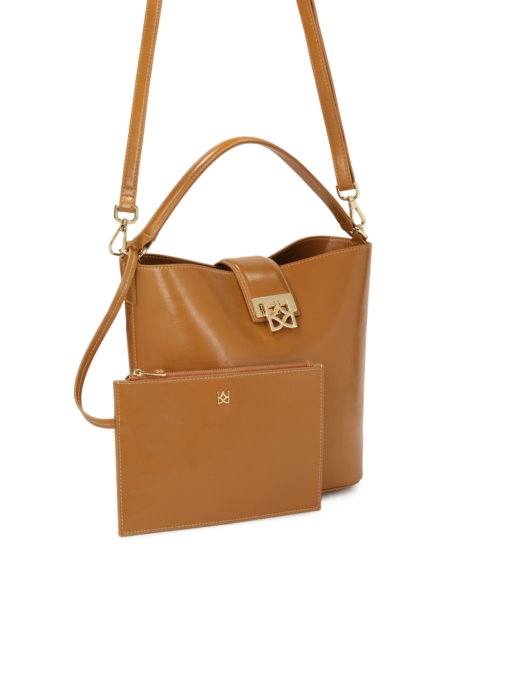 Jasnobrązowa torebka z dodatkową saszetką i uchwytem do ręki