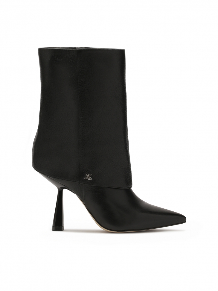 Czarne botki z wywiniętą cholewką