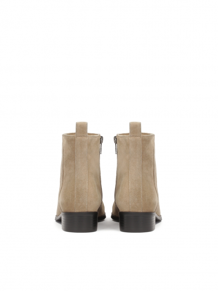 Zamszowe botki na płaskim obcasie