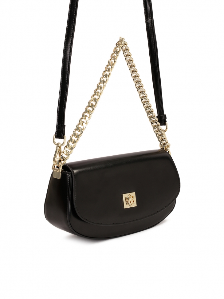 Czarna zaoąglona torebka z łańcuchem na ramię