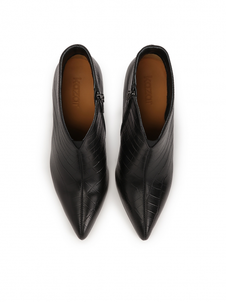 Niskie botki na smukłym obcasie