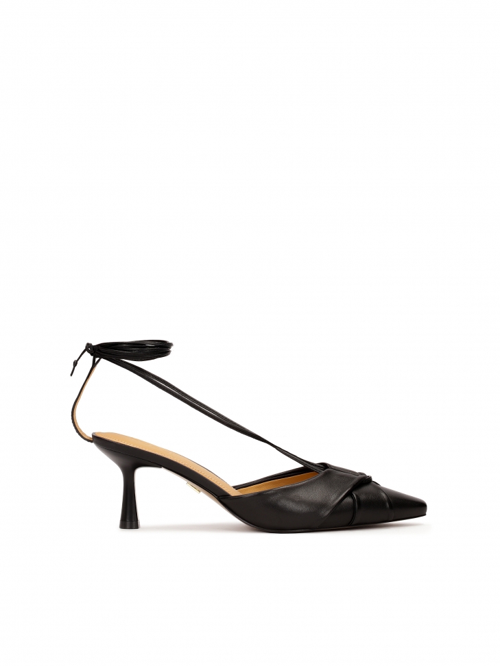 Czarne czółenka z wiązaniem wokół kostki