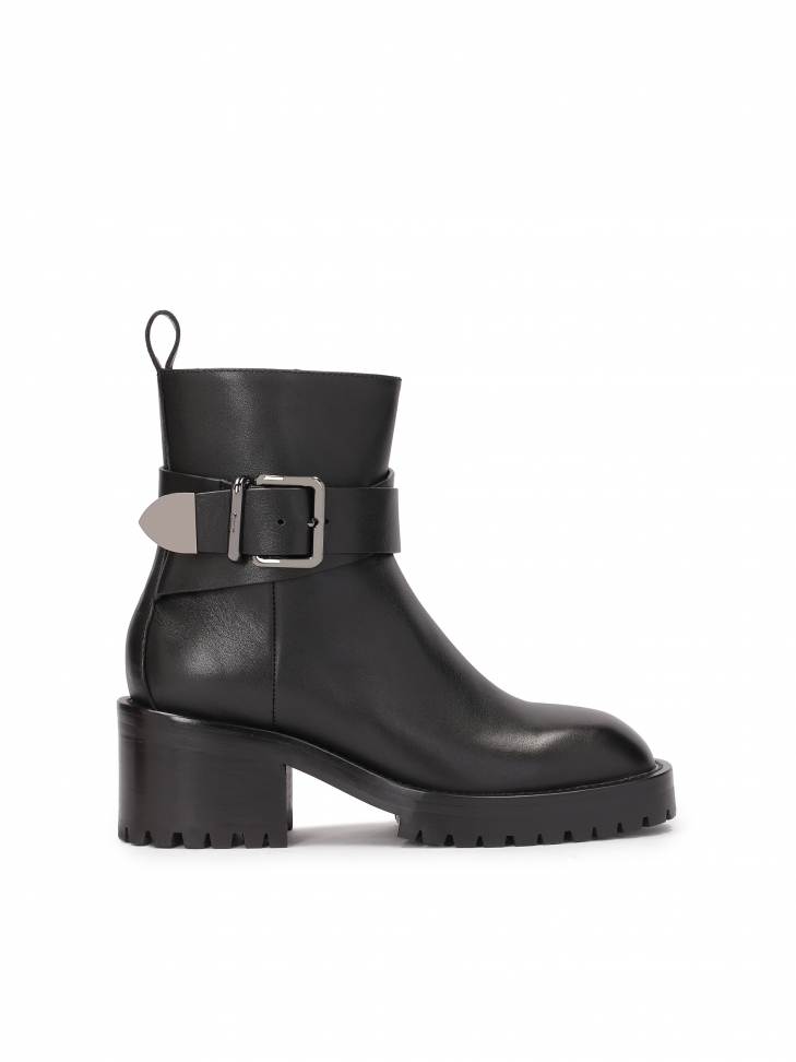 Skórzane botki na szerokim niskim obcasie