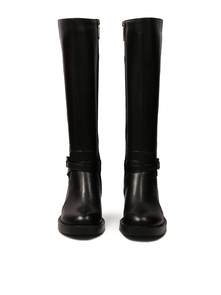 Płaskie kozaki z gładkiej i zamszowej skóry