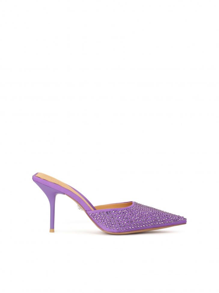 Fioletowe klapki z kwadratową podeszwą i spiczastym noskiem