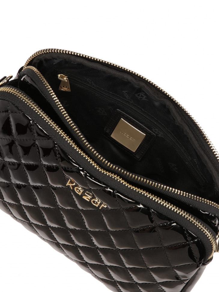 Lakierowana torebka na pasku