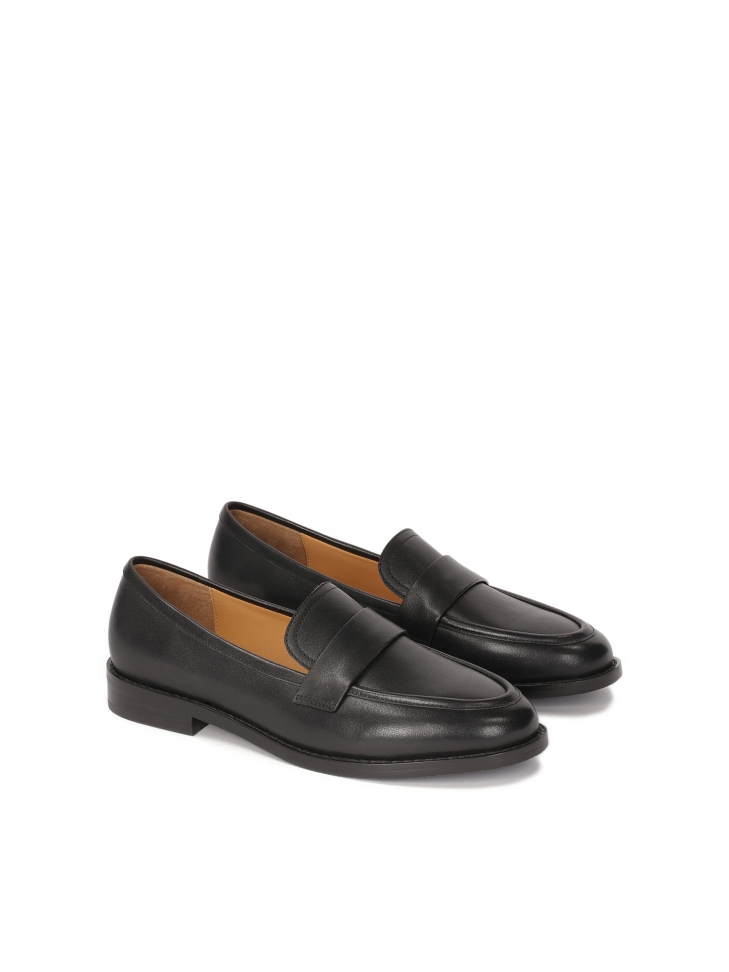 Czarne loafersy w stylu minimal
