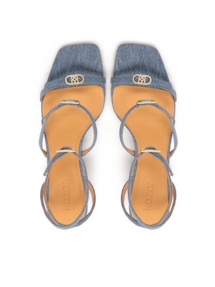 Sandały na niskim obcasie z tkaniny denim