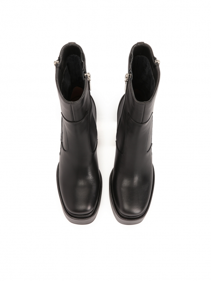 Czarne botki na wysokiej platformie i obcasie