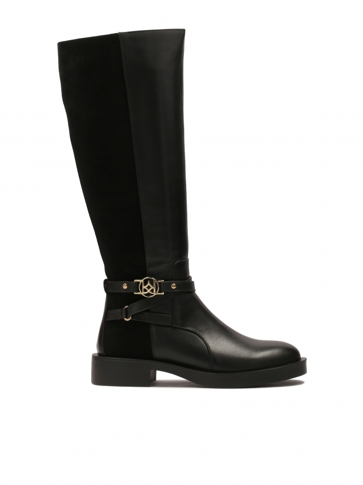 Płaskie kozaki z gładkiej i zamszowej skóry