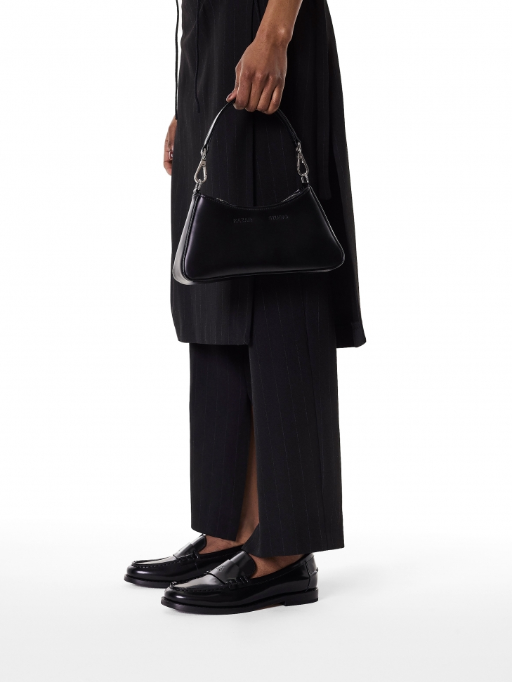 Czarna minimalistyczna torebka skórzana