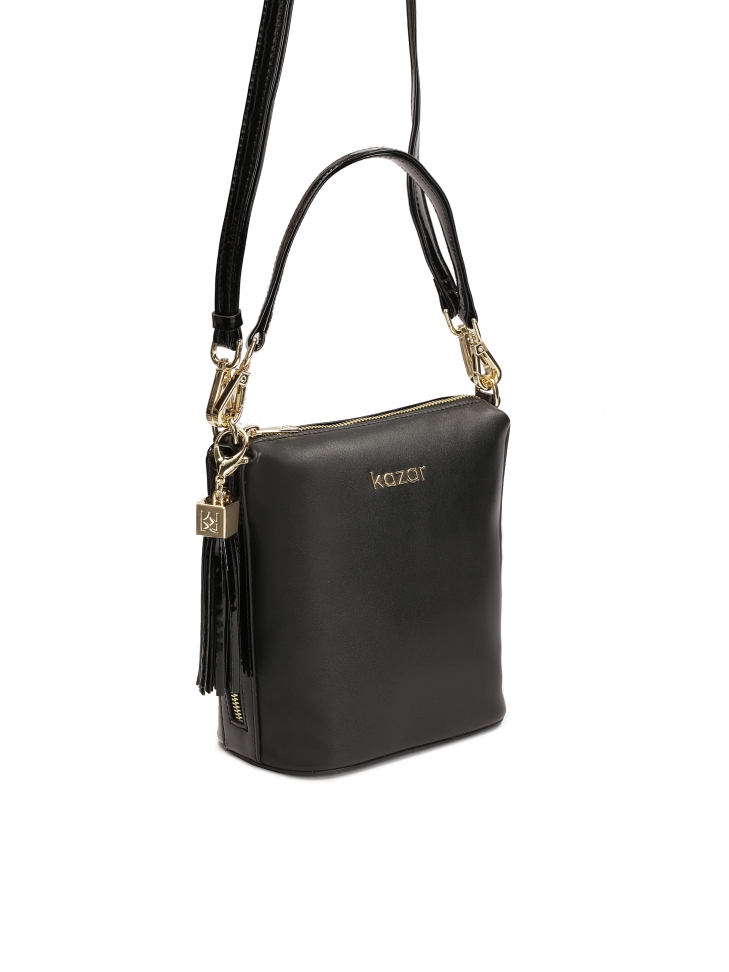 Czarna listonoszka na ramię z dwóch rodzajów skór