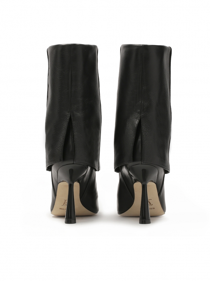 Czarne botki z wywiniętą cholewką