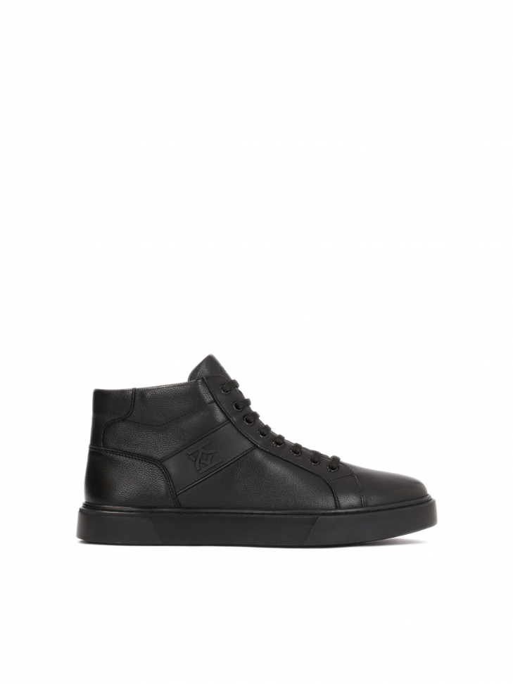 Wysokie sneakersy męskie zdobione monogramem