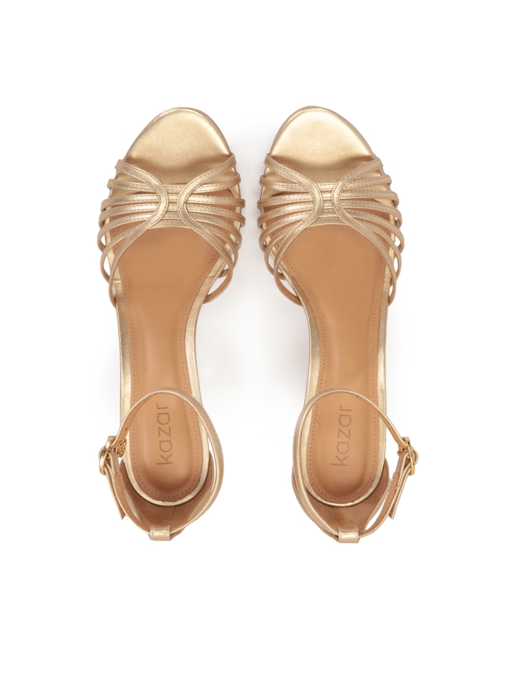 Złote sandały z pełną piętą