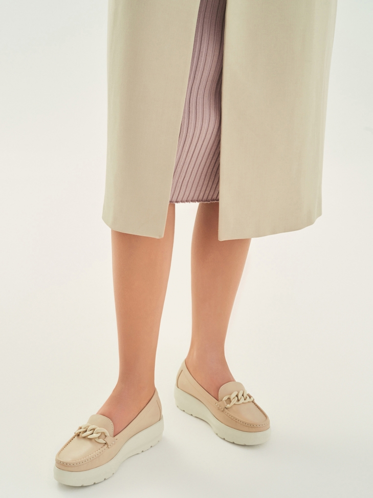 Modne skórzane półbuty damskie na grubej podeszwie