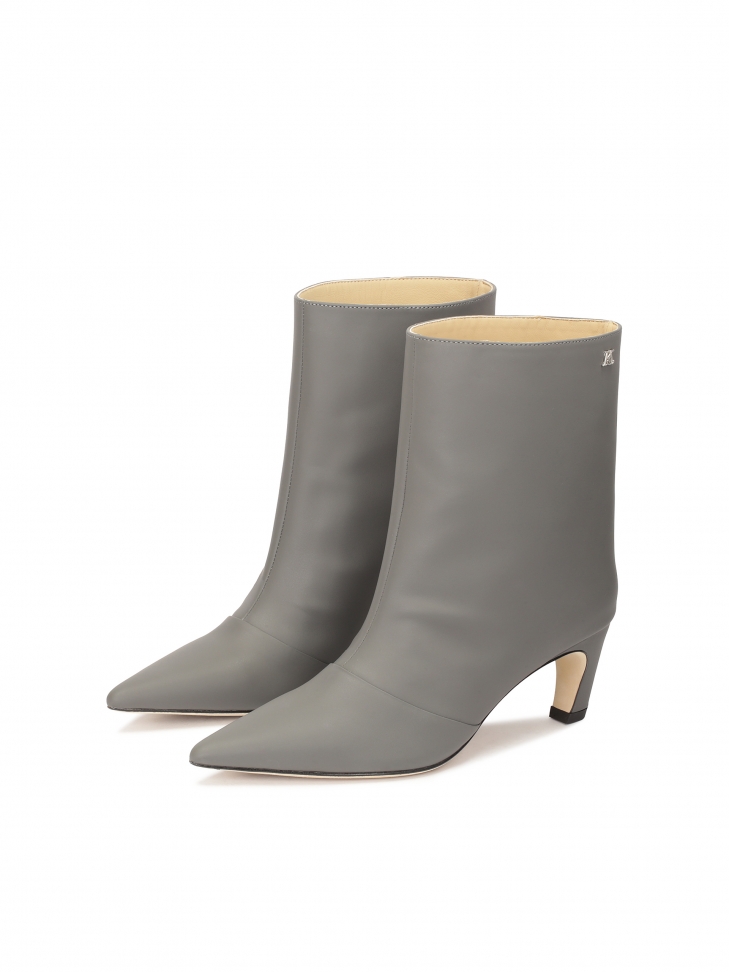 Szare botki na obcasie typu kitten heels