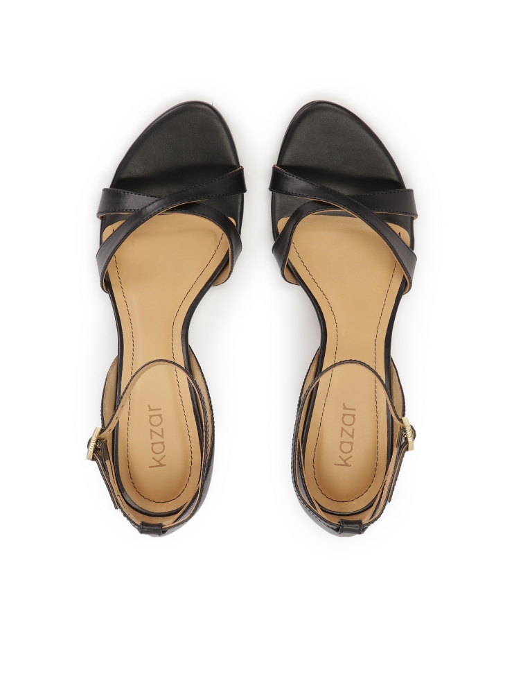 Czarne sandały z pełną piętą