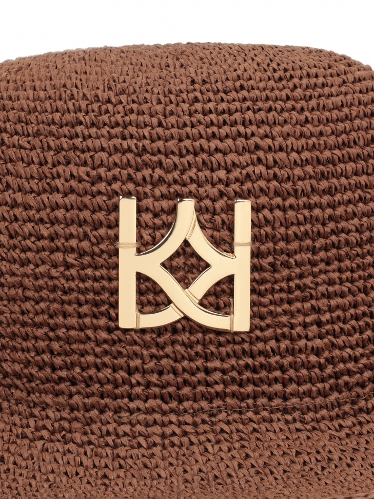 Słomkowy kapelusz z monogramem