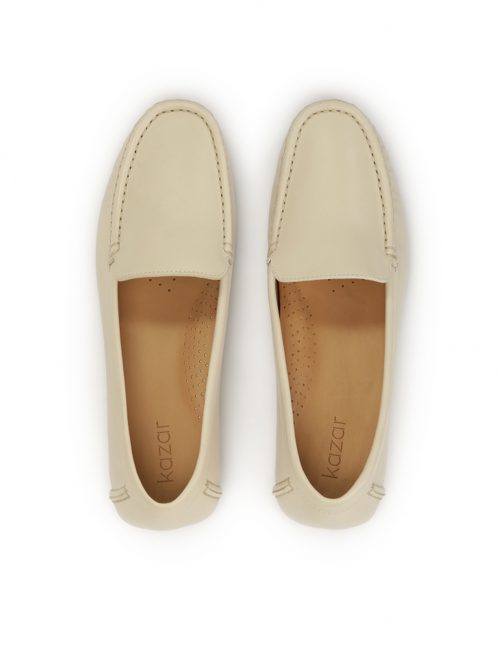 Wsuwane mokasyny z tradycyjnym szwem