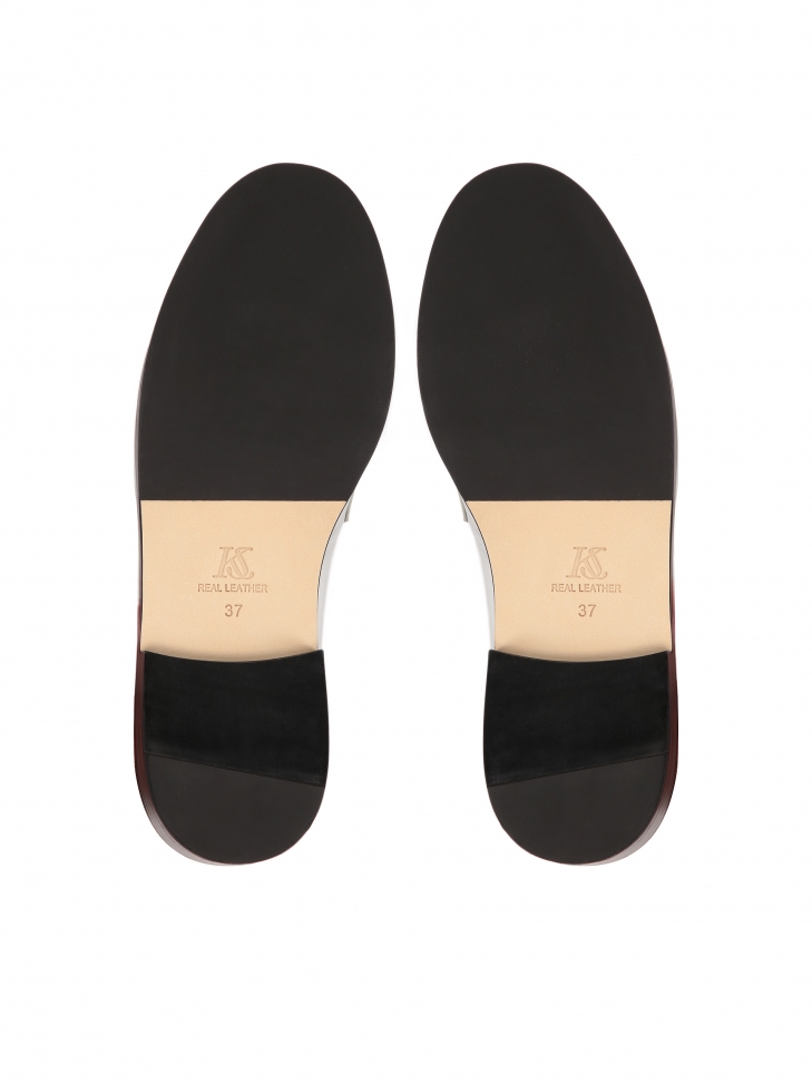 Srebrne półbuty w stylu loafersów