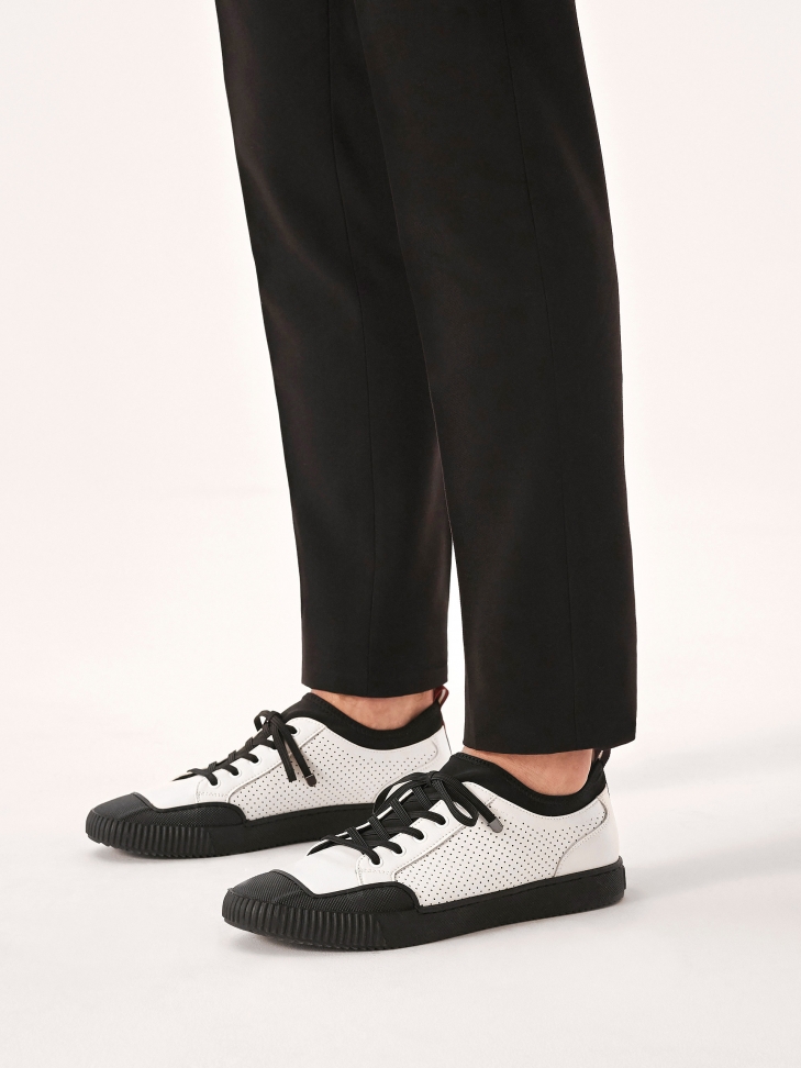 Białe sneakersy męskie