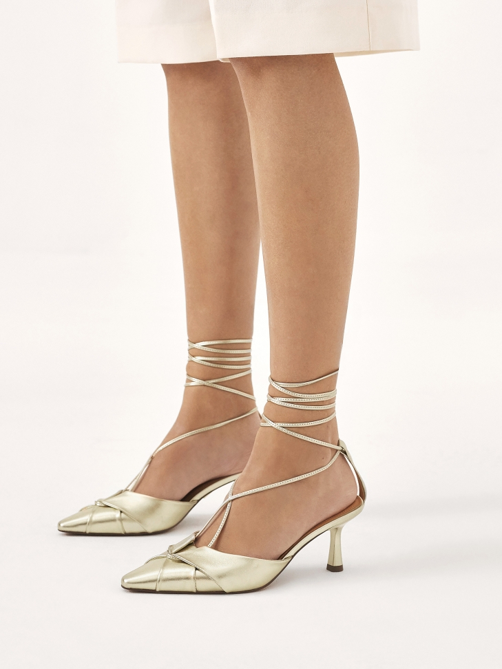 Czółenka z odytą piętą w otym kolorze