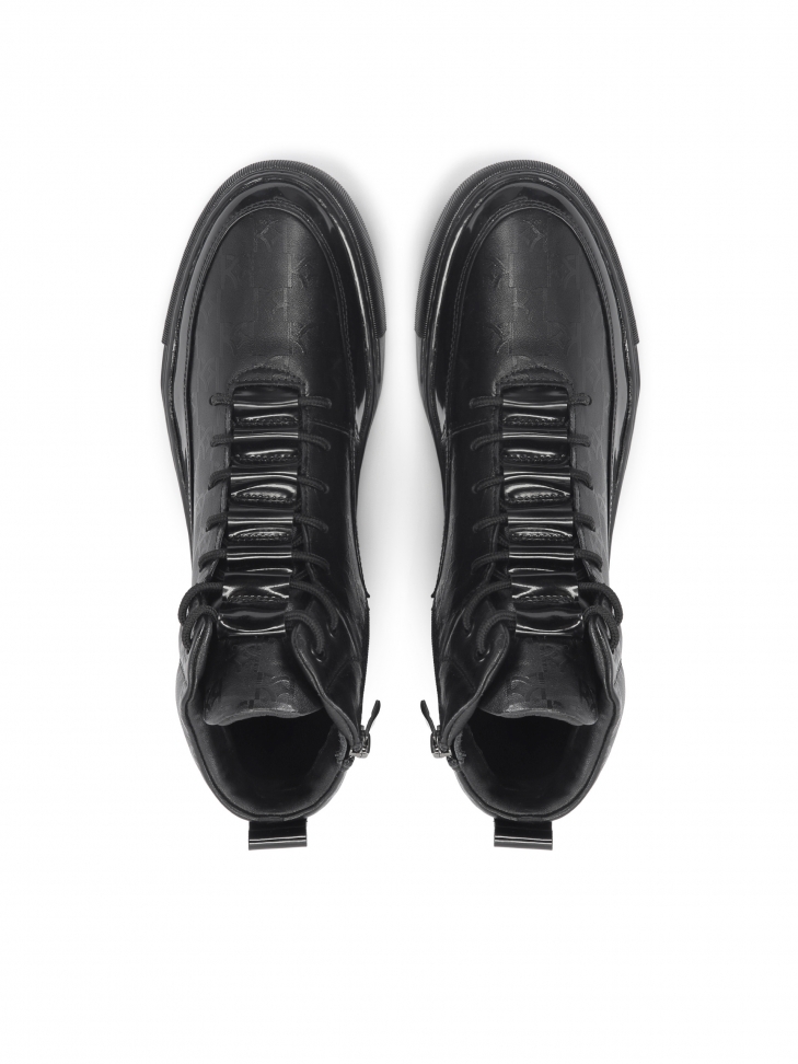 Czarne wysokie sneakersy męskie zdobione monogramami