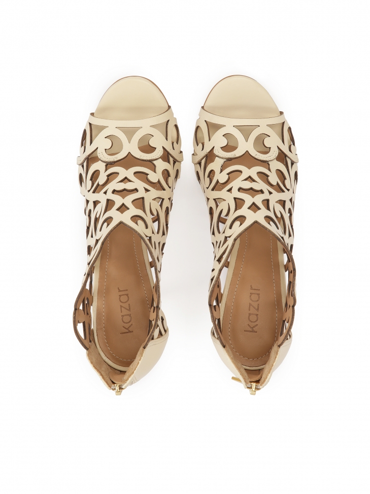 Kremowe botki peep toe z ażurowym wzorem