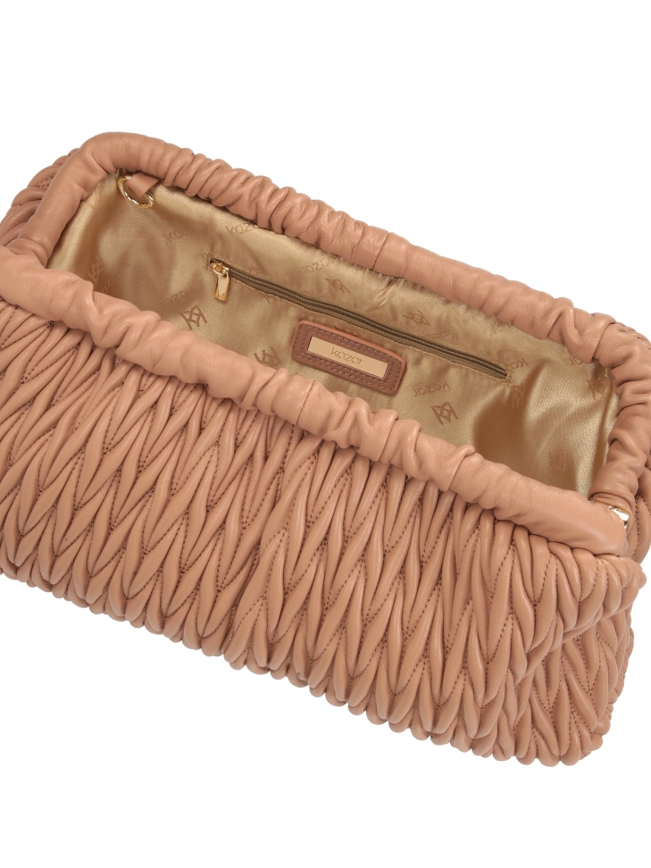 Wizytowa kopertówka z efektownym marszczeniem