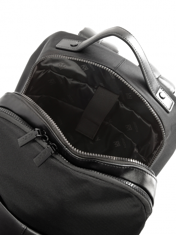 Czarny duży plecak męski z tkaniny i skóry syntetycznej