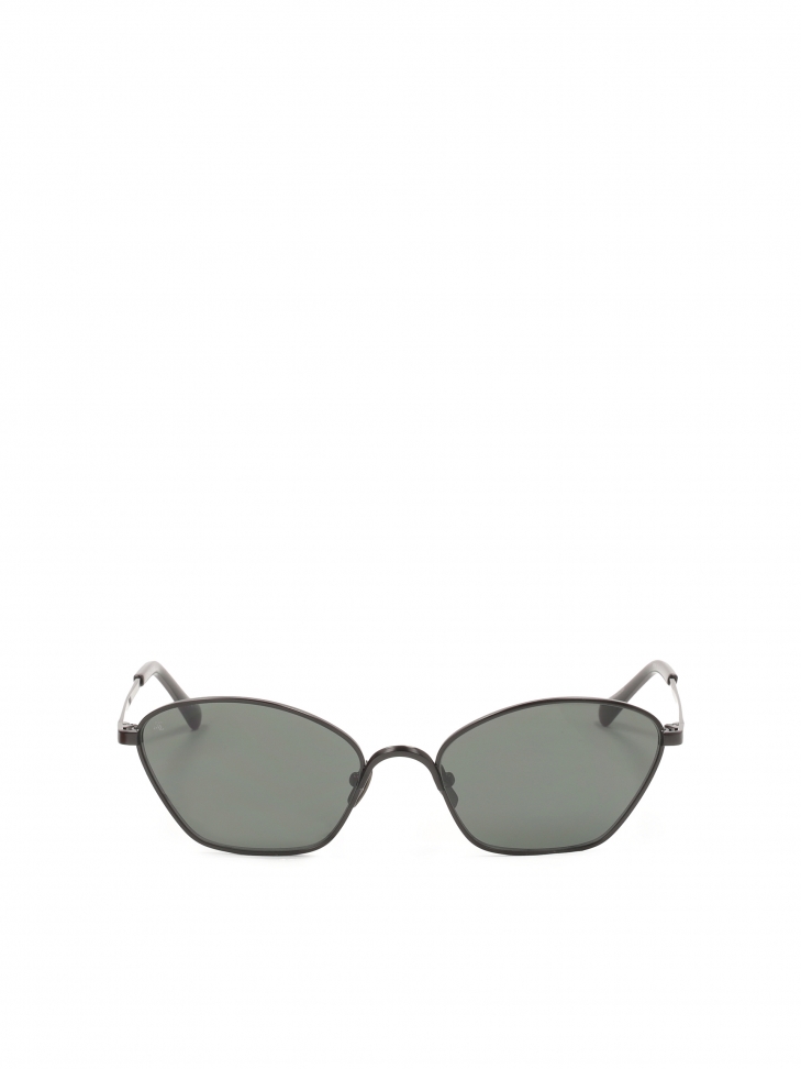 Czarne okulary przeciwsłoneczne z metalową oprawką