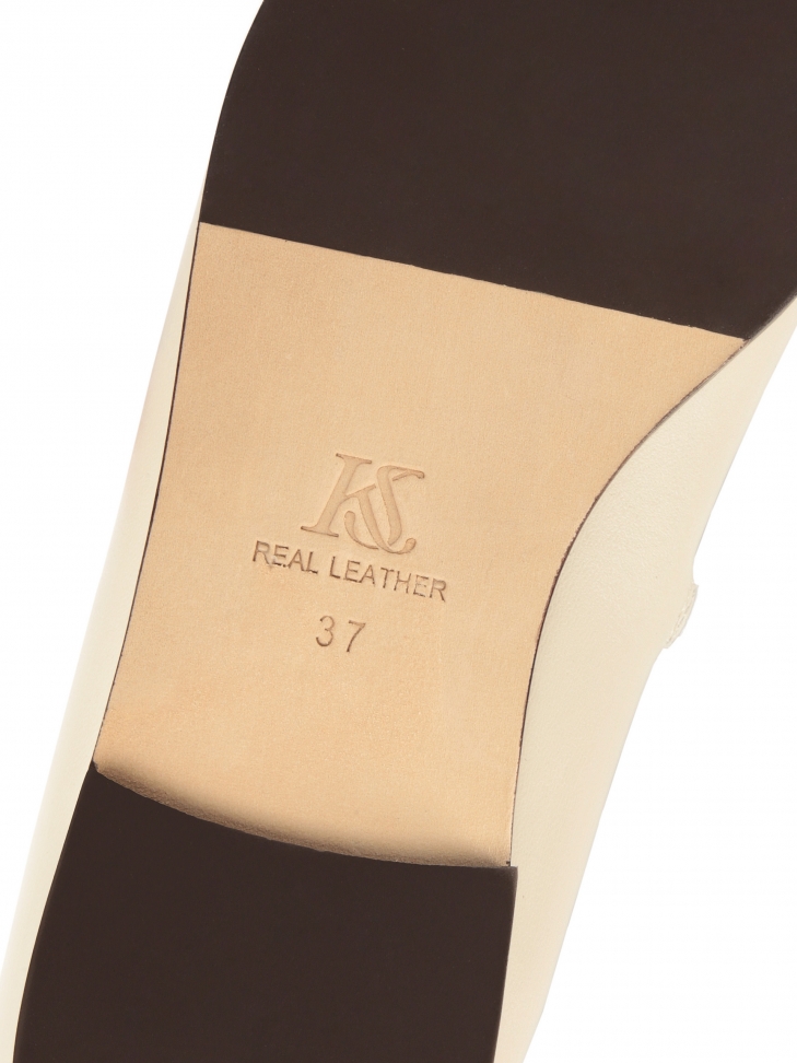 Baleriny w kolorze off white na płaskiej podeszwie